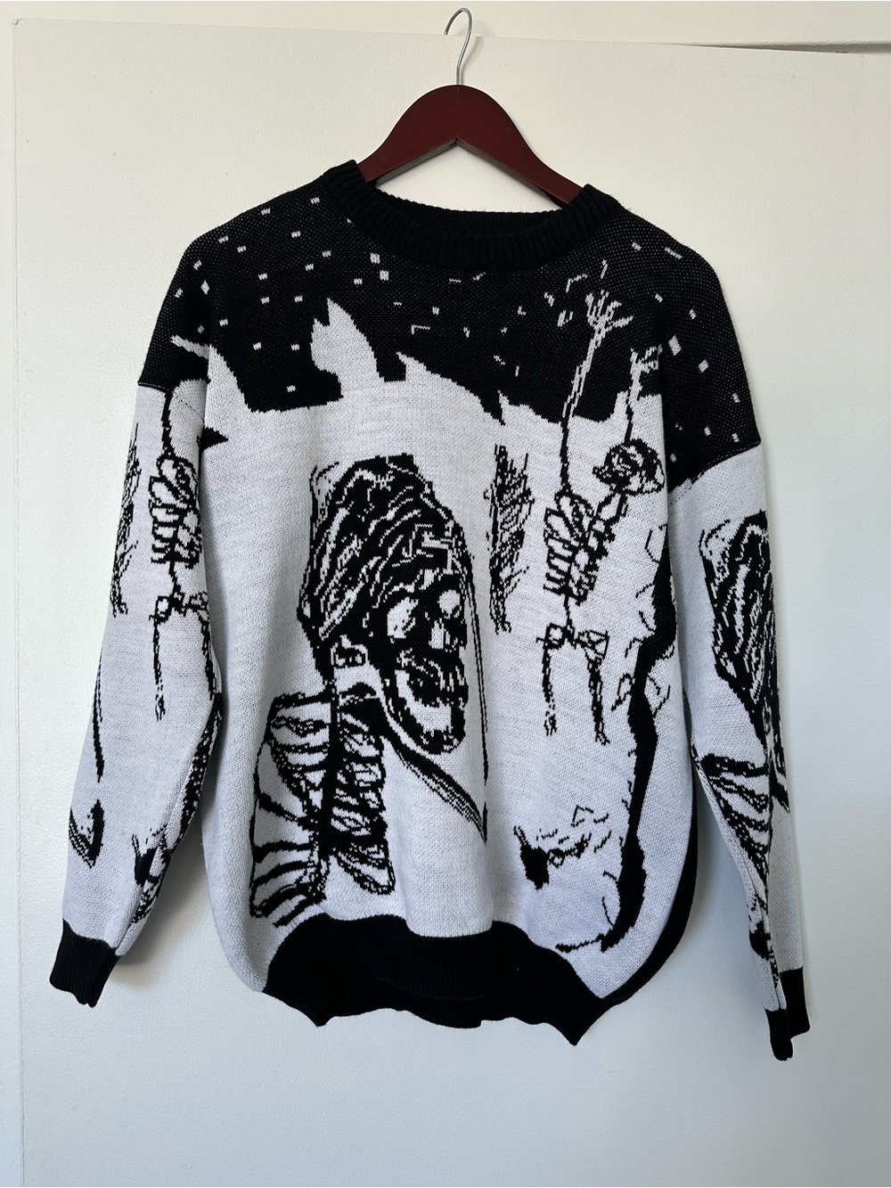 Black & White Skeleton Graphic Crewneck Sweater - Men